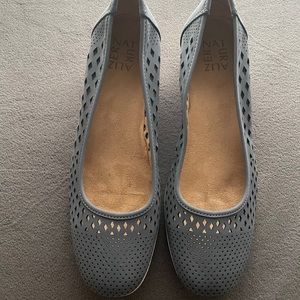 Naturalizer closed-toe summery slip ons with wedge